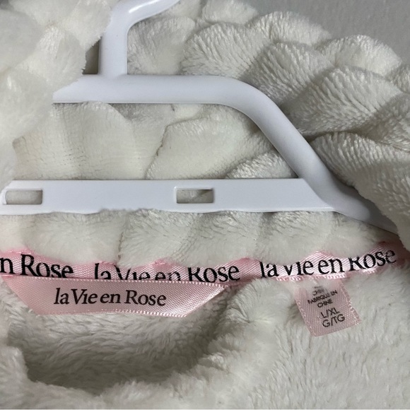 La Vie En Rose Women's Ivory Plush Ribbed Robe - Picture 6 of 8